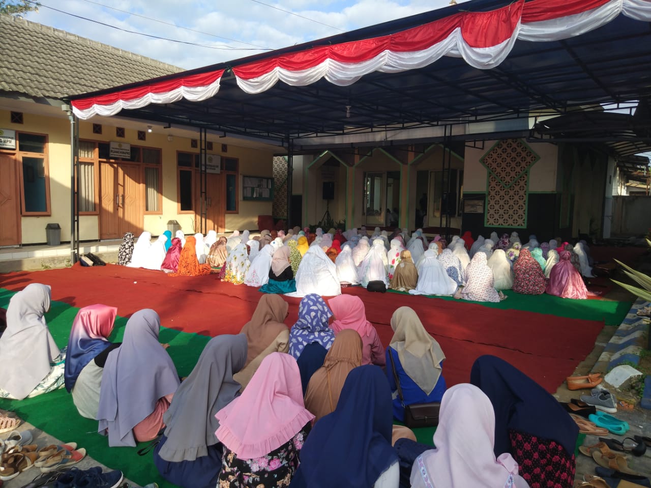 shalat Idul Adha 1439 H bersama civitas akademika STIKes Kepanjen dan warga sekitar (3)